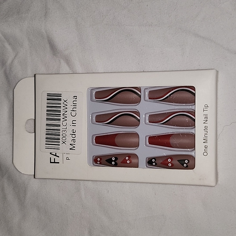 Adorable fake nails